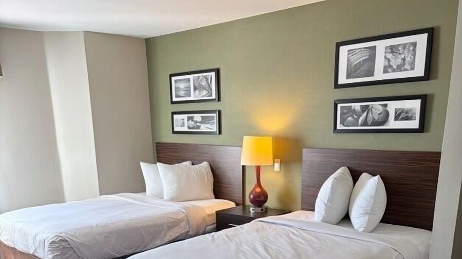 Sky Harbor Airport Inn