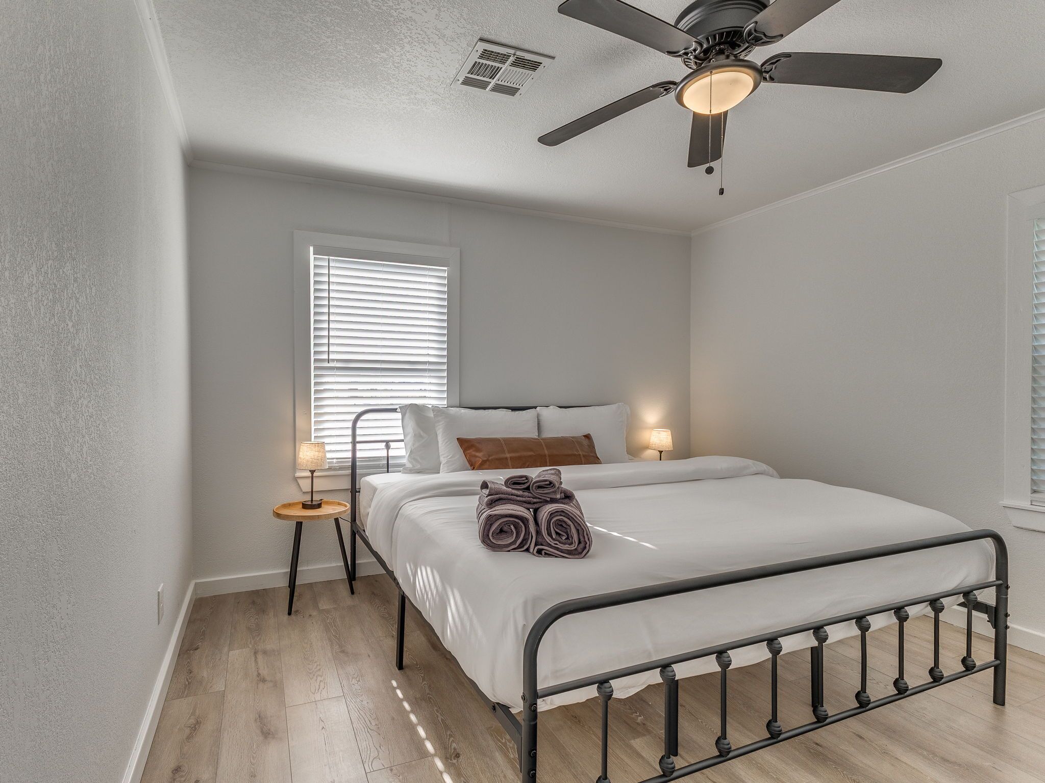 3 chambres, fer et planche à repasser, Wi-Fi gratuit, draps fournis