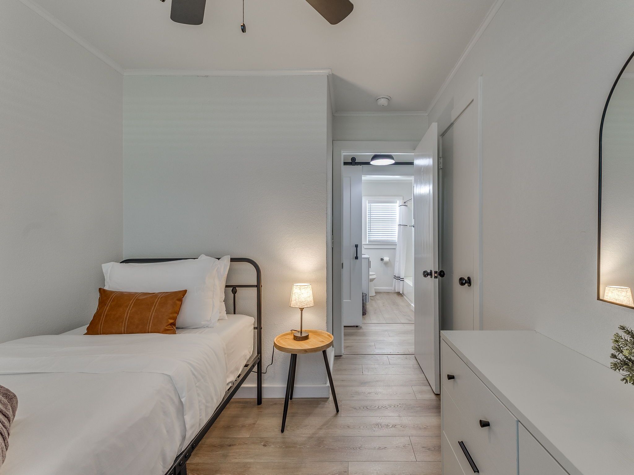 3 habitaciones, tabla de planchar con plancha y wifi gratis 