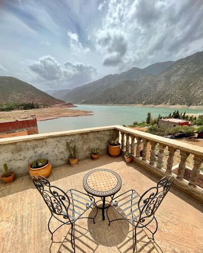 Lake view, comfortable artistic design