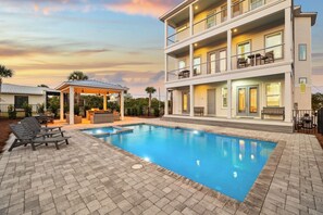 A heated pool - Coastal Fun Meets Luxury | Pool, Gulf Views & Private Beach Access (Miramar Beach)