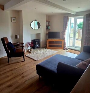 Living area - 2 Bed Well Equipped For Contractors Pet Friendly (Edinburgh)