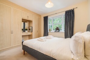 2 chambres, fer et planche à repasser, Wi-Fi gratuit, draps fournis