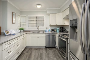 Fridge, microwave, stovetop, dishwasher - Garden View Bliss | 3BR Villa Near Coligny Plaza (Hilton Head Island)