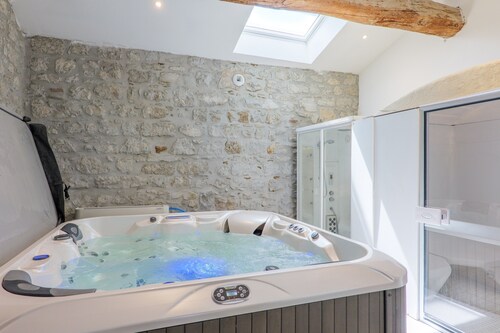 Guest Room "Chambre Catherine" with Shared Pool, Wi-Fi, and Air Conditioning
