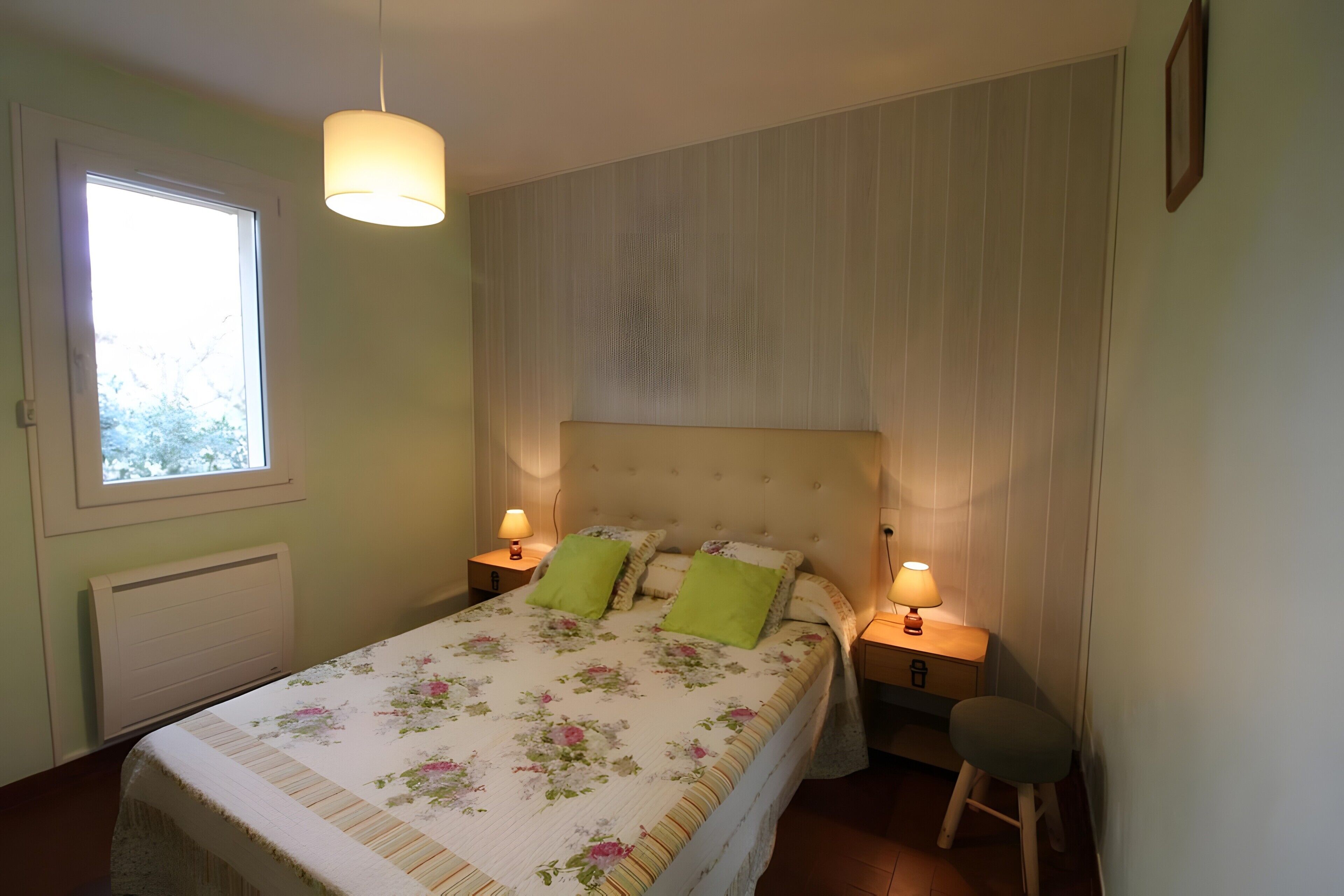 2 chambres, fer et planche à repasser, Wi-Fi, draps fournis