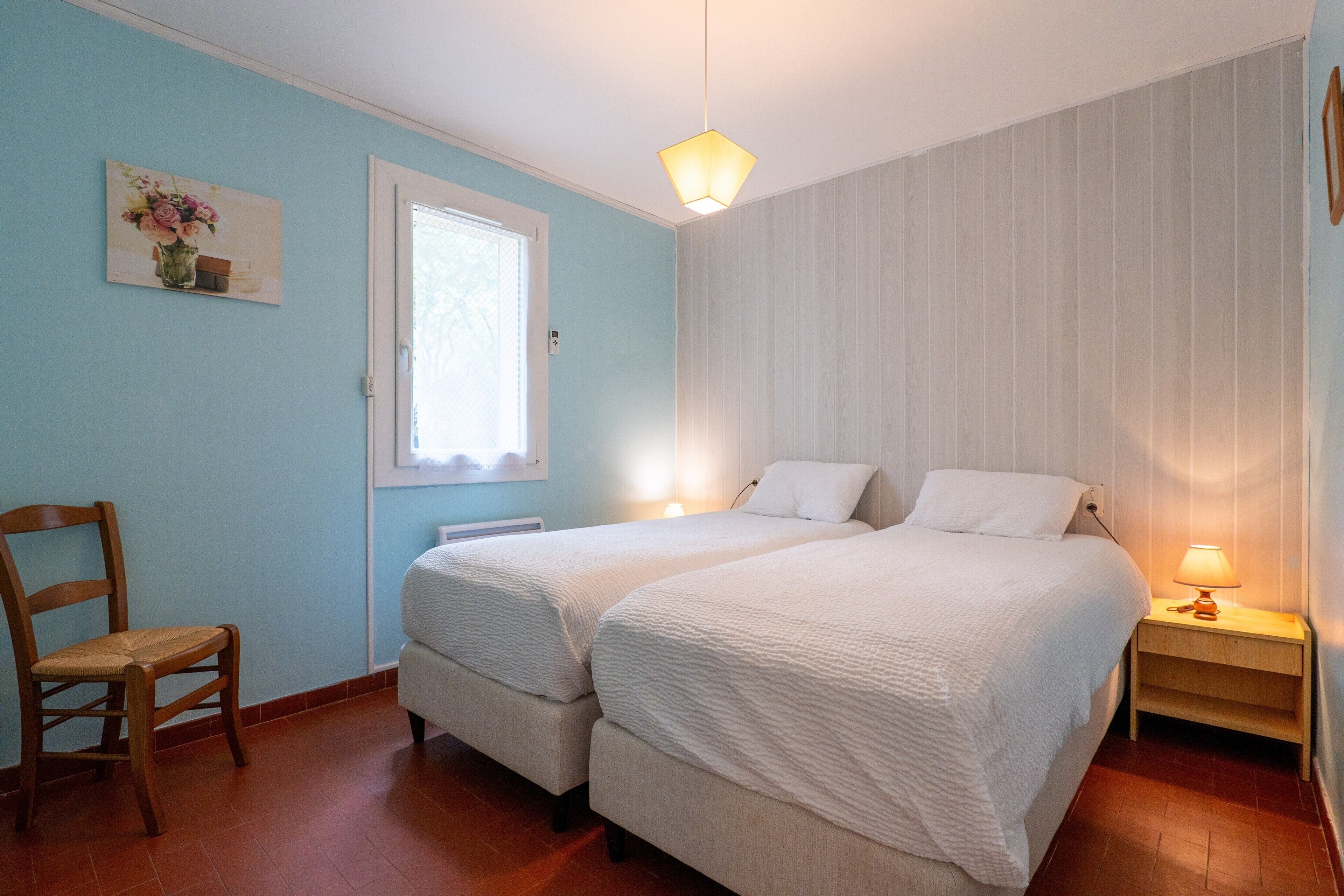 2 chambres, fer et planche à repasser, Wi-Fi, draps fournis