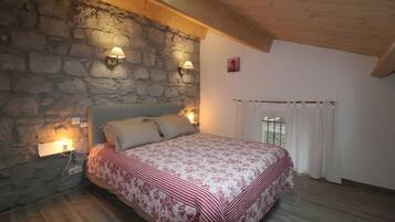 4 chambres, fer et planche à repasser, Wi-Fi, draps fournis