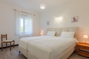 4 habitaciones, tabla de planchar con plancha, wifi y ropa de cama 