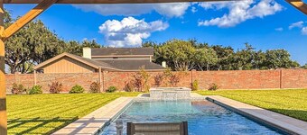 Luxury Lake James Retreat/Pool/Epic Game Room/PS5