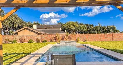 Luxury Lake James Retreat/Pool/Epic Game Room/PS5