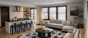 Lake Victoria, Hilltop House, Panoramic views overlooking the lake.