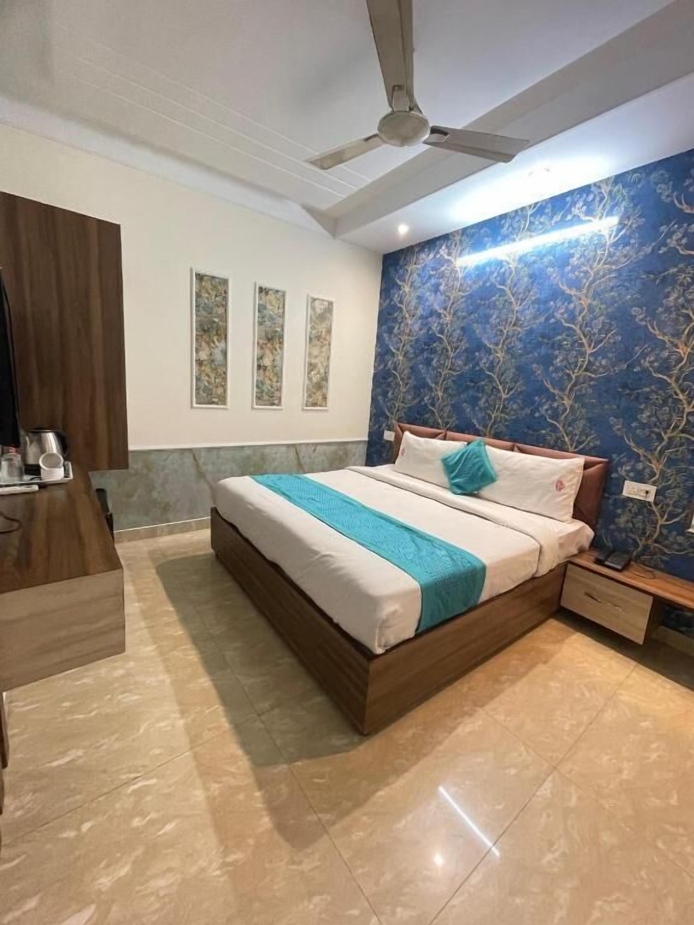 Standard Double Room | Desk, laptop workspace, free WiFi