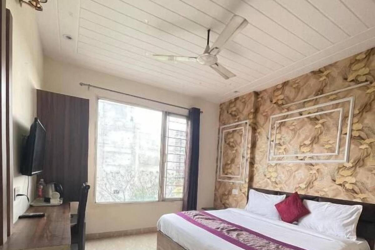 Deluxe Double Room, City View | Desk, laptop workspace, WiFi (free)