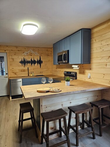 Ski Season Escape - 5 mins to Whiteface Mountain!