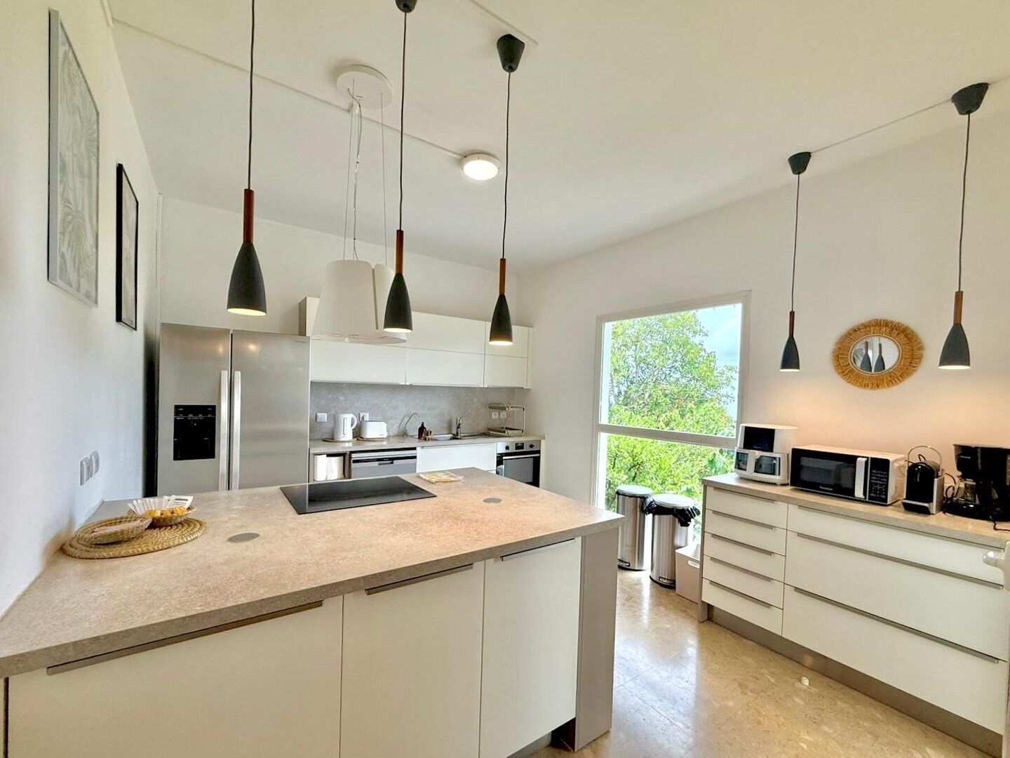 Kylskåp, mikrovågsugn, ugn och diskmaskin