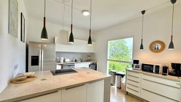 KylskÄp, mikrovÄgsugn, ugn och diskmaskin