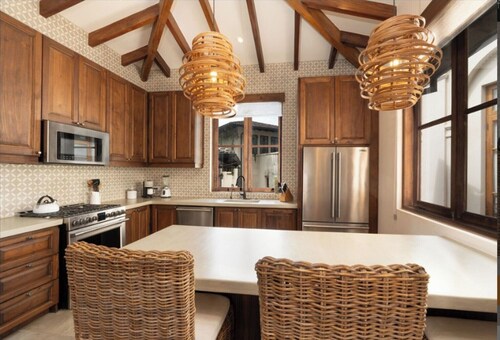 Bright, Modern Home with Beach Club Access and Walking Distance to the Beach