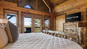 3 bedrooms, iron/ironing board, travel crib, WiFi - Stunning Views! Sleeps 10 - Hot Tub - 2 Fireplaces (Blue Ridge)