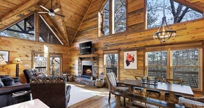 Stunning Views! Sleeps 10 - Hot Tub - 2 Fireplaces