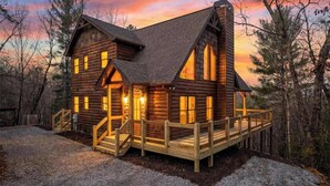 Exterior - Stunning Views! Sleeps 10 - Hot Tub - 2 Fireplaces (Blue Ridge)