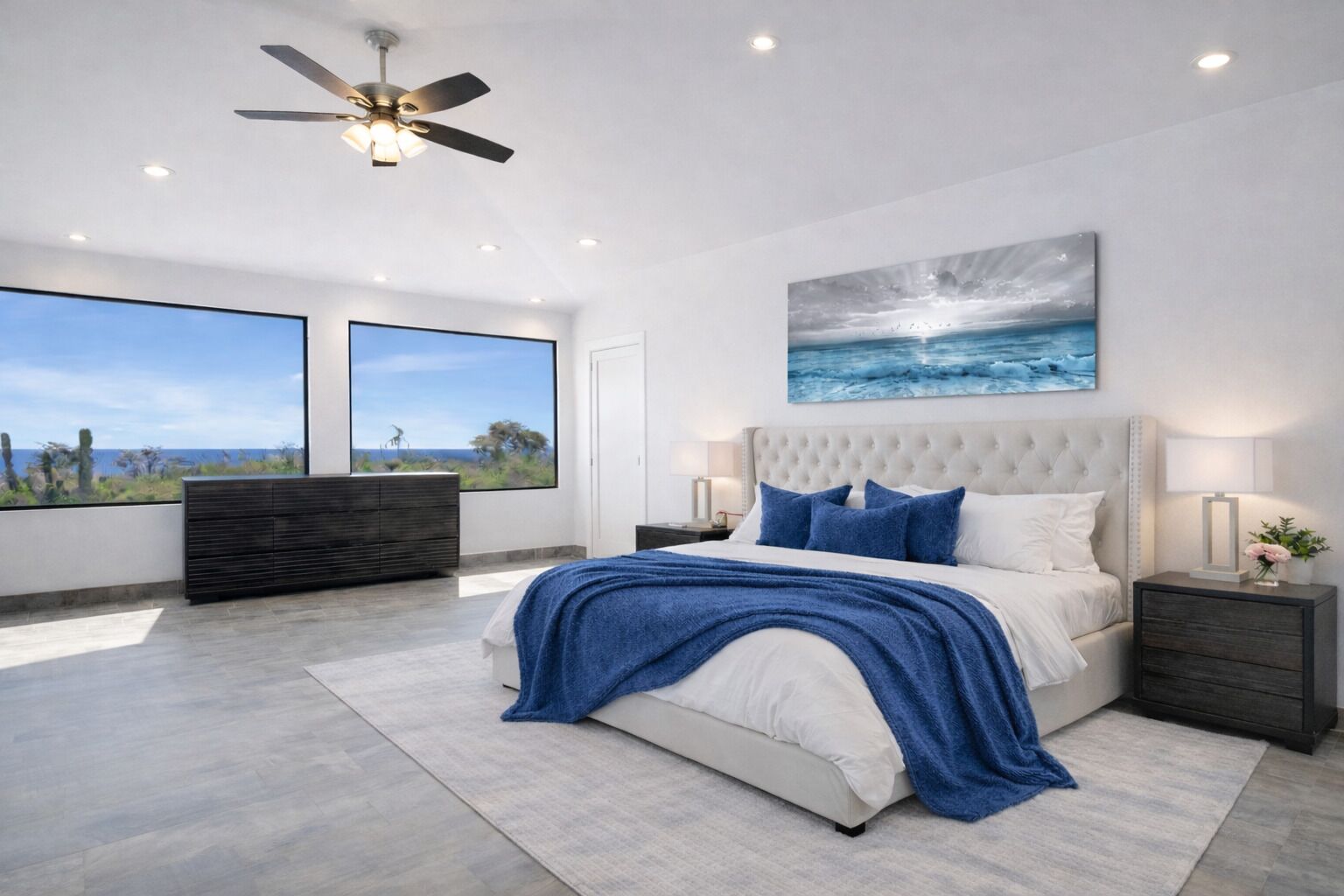 4 slaapkamers, een bureau, een strijkplank/strijkijzer, reisbedje