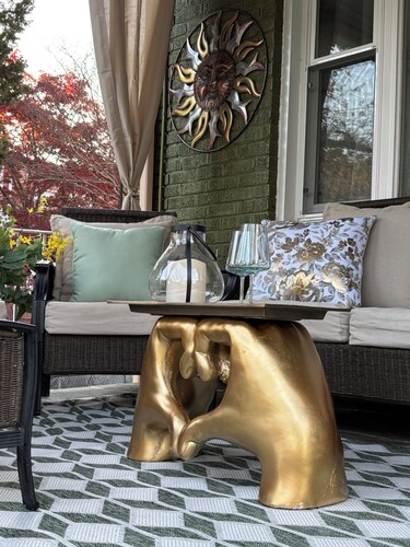 Private Deluxe Studio in trendy neighborhood close to the metro and restaurants.