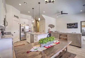 Private kitchen - Private Hot Tub & Pool near Zion National Park (Washington)