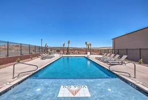 Pool - Private Hot Tub & Pool near Zion National Park (Washington)