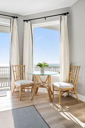 Interior - Seawatch - Ocean Views! - Walk to Restaurants (Folly Beach)