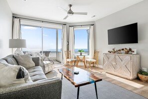 TV - Seawatch - Ocean Views! - Walk to Restaurants (Folly Beach)
