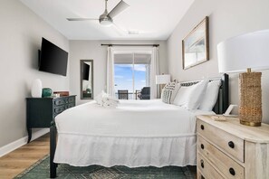 3 bedrooms, iron/ironing board, WiFi, bed sheets - Seawatch - Ocean Views! - Walk to Restaurants (Folly Beach)