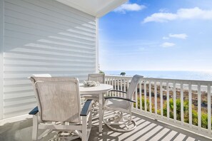 Outdoor dining - Seawatch - Ocean Views! - Walk to Restaurants (Folly Beach)