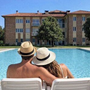 حمّام سباحة خارجي