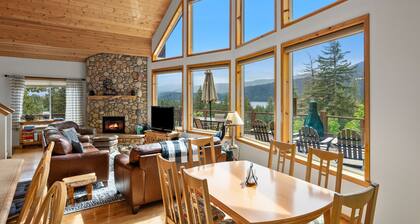 Cle Elum Lake Cabin w/ Hot Tub & Game Room