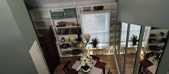 Cozy 1-bedroom townhome in lovely Prospect with outstanding river view