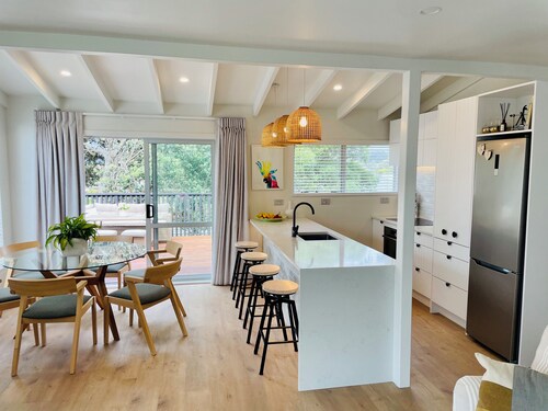 3-bedroom Beach House with Sea Views and Spa Pool