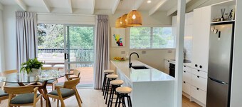 3-bedroom Beach House with Sea Views and Spa Pool