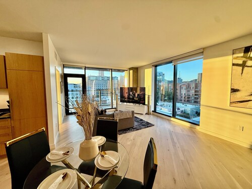 Unique & Spacious Hollywood Walk of Fame Penthouse