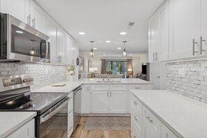 Fridge, microwave, dishwasher, coffee/tea maker - Lowcountry Luxury,Updated Shipyard Townhouse, Steps to Pool, 8 Min Walk to Beach, Grill, Golf View (Hilton Head Island)