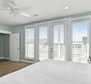 2 bedrooms, iron/ironing board, WiFi, bed sheets - 2-bedroom condo, sleeps 6, in adorable Branson with cool AC and gym access. (Branson)