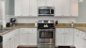 Unclassified image, 5 of 10, button - 2-bedroom condo, sleeps 6, in adorable Branson with cool AC and gym access. (Branson)