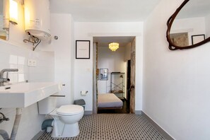 Shower, hair dryer, towels - Vacation Home 'Tatiana - Casa San Marcial' with Shared Terrace and Wi-Fi (Las Palmas de Gran Canaria)