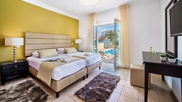House - Amapola in Quelfes With 4 Bedrooms and 4 Bathrooms (Olhao)