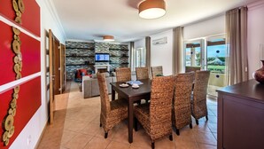 House - Amapola in Quelfes With 4 Bedrooms and 4 Bathrooms (Olhao)