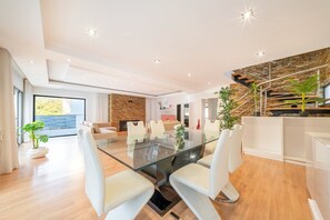 Interior - GuestReady - Charming family retreat with pool (Almada)