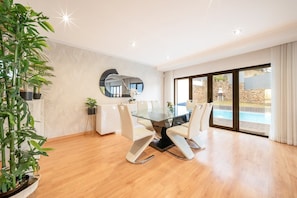 Dining - GuestReady - Charming family retreat with pool (Almada)