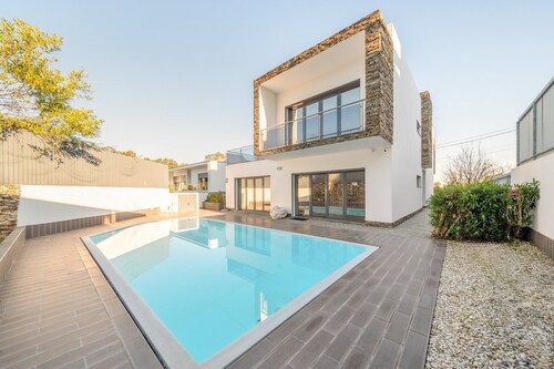 GuestReady - Charming family retreat with pool