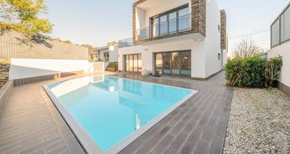 GuestReady - Charming family retreat with pool