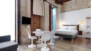 1 habitación, tabla de planchar con plancha, wifi y ropa de cama